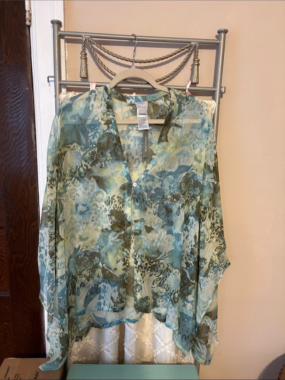 NWT sizes extra small but it fits all I’m at XL and it’s very big sheer fabric